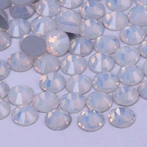 Swarovski white opal, size 04